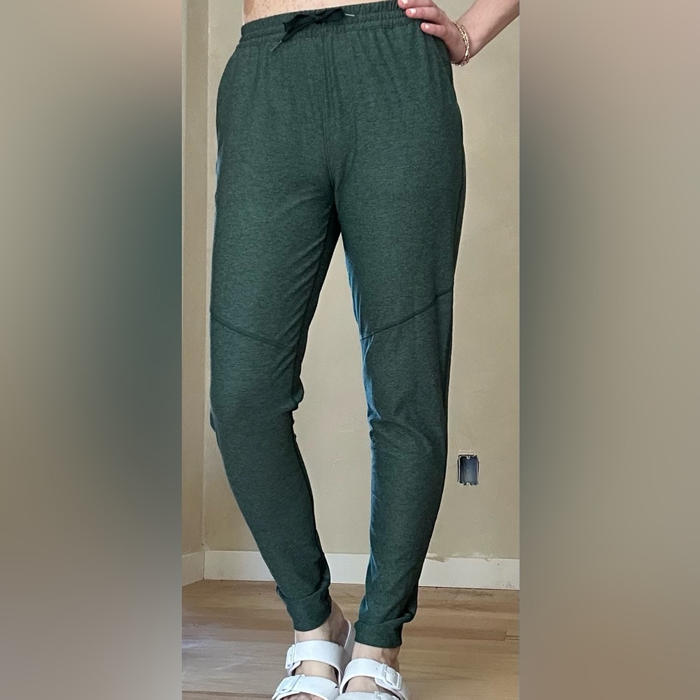 Outdoor Voices joggers, women’s dark green heather